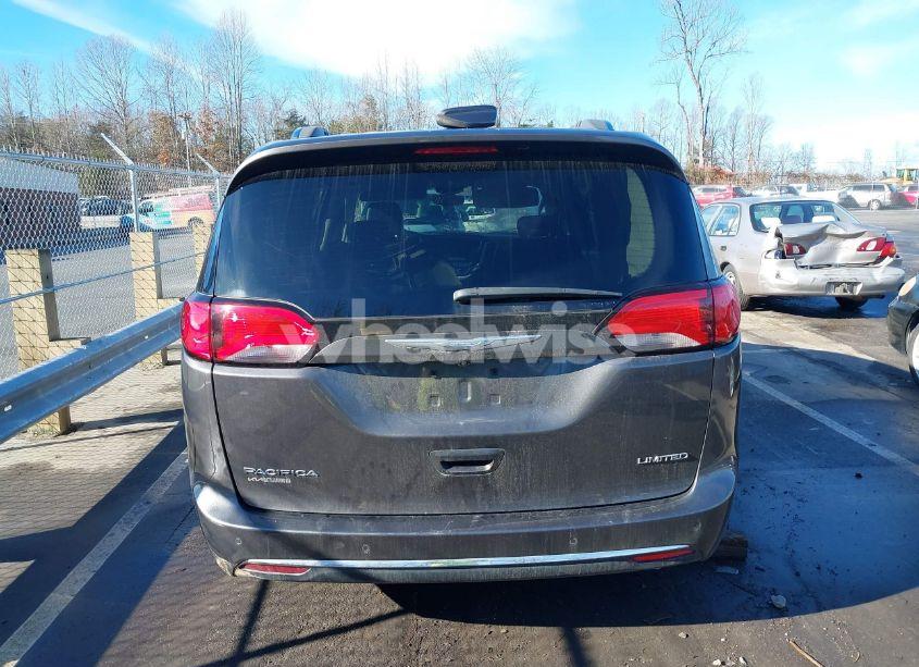Photo 16 of 2018 Chrysler Pacifica LIMITED (VIN 2C4RC1GG5JR117166)