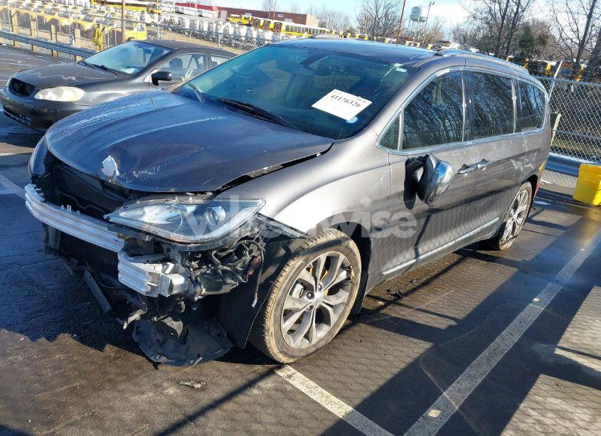 Photo 2 of 2018 Chrysler Pacifica LIMITED (VIN 2C4RC1GG5JR117166)