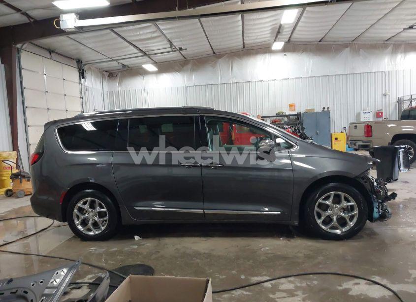 Photo 14 of 2019 Chrysler Pacifica LIMITED (VIN 2C4RC1GG5KR569779)