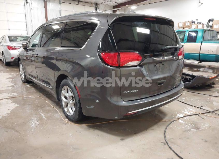 Photo 3 of 2019 Chrysler Pacifica LIMITED (VIN 2C4RC1GG5KR569779)