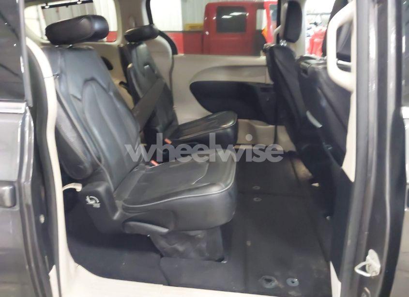 Photo 8 of 2019 Chrysler Pacifica LIMITED (VIN 2C4RC1GG5KR569779)