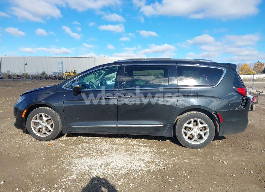 Photo 13 of 2019 Chrysler Pacifica LIMITED (VIN 2C4RC1GG5KR720572)