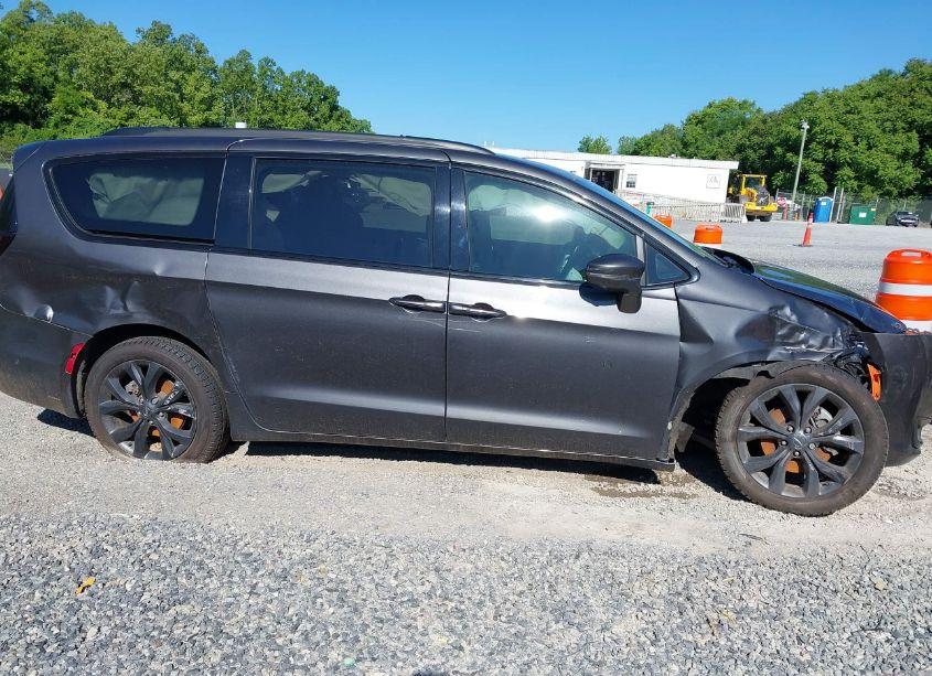 Photo 13 of 2020 Chrysler Pacifica LIMITED (VIN 2C4RC1GG5LR103514)