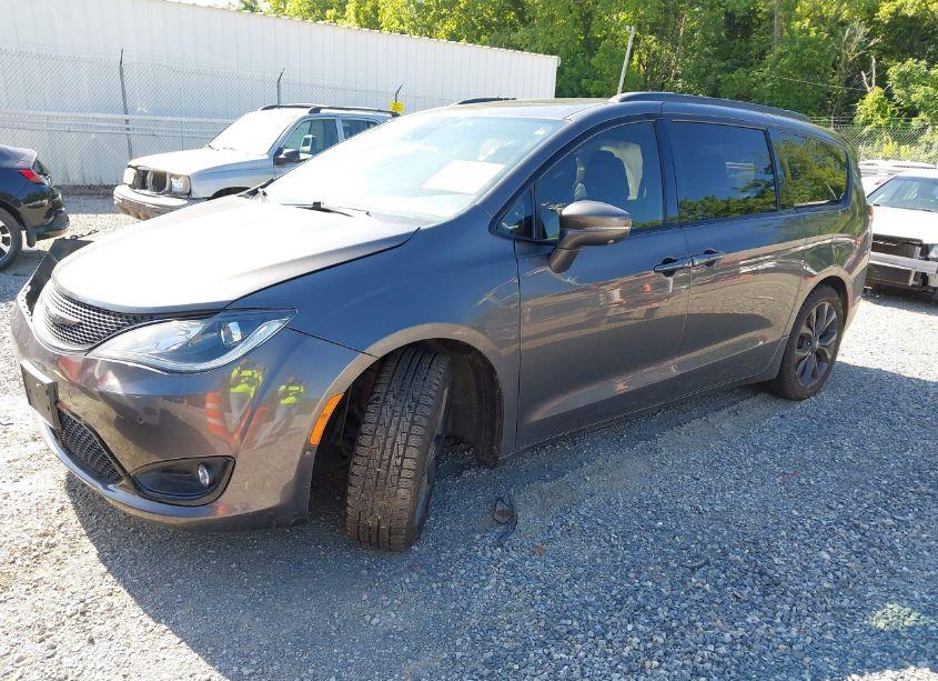Photo 2 of 2020 Chrysler Pacifica LIMITED (VIN 2C4RC1GG5LR103514)