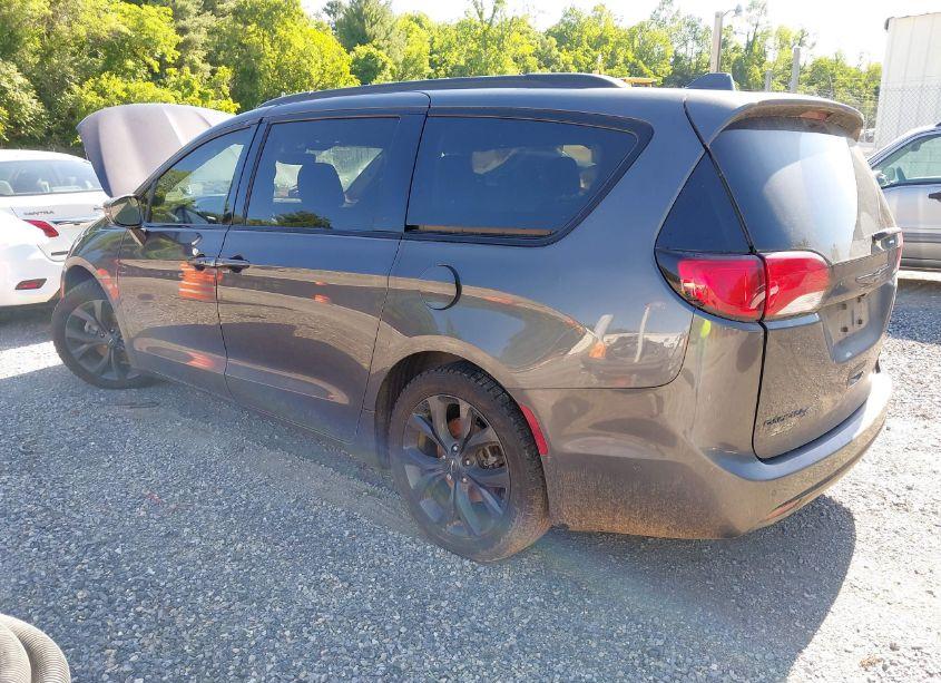 Photo 3 of 2020 Chrysler Pacifica LIMITED (VIN 2C4RC1GG5LR103514)