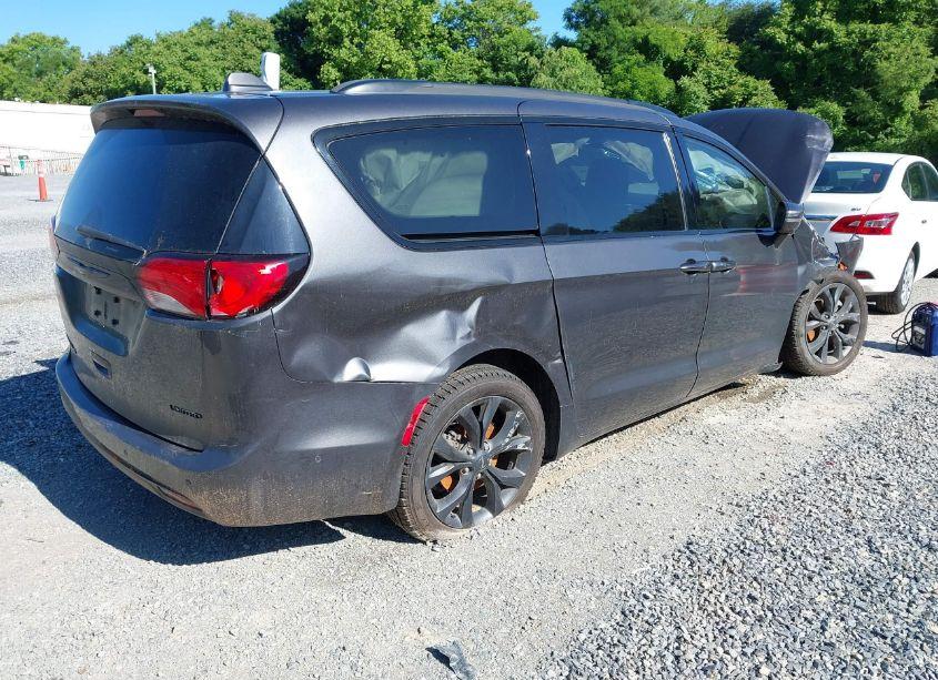 Photo 4 of 2020 Chrysler Pacifica LIMITED (VIN 2C4RC1GG5LR103514)