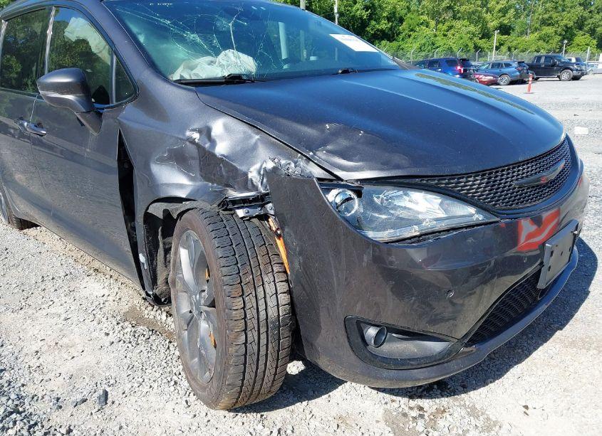 Photo 6 of 2020 Chrysler Pacifica LIMITED (VIN 2C4RC1GG5LR103514)