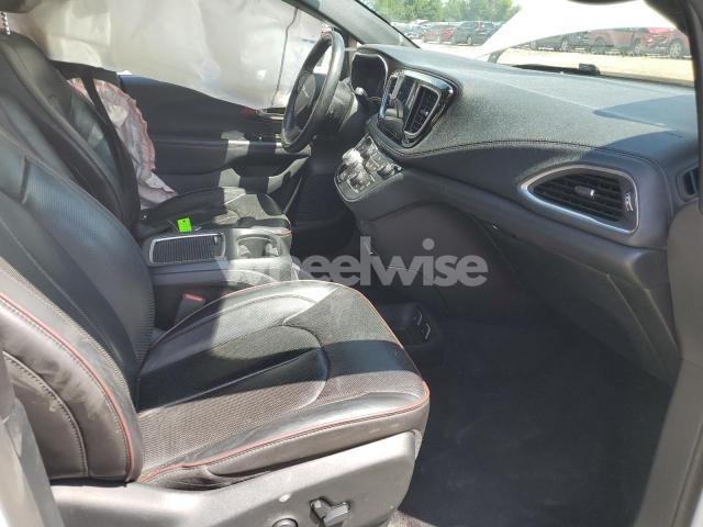 Photo 13 of 2020 CHRYSLER PACIFICA LIMITED (VIN 2C4RC1GG5LR127277)