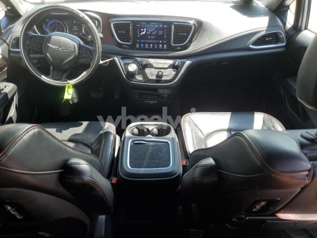 Photo 7 of 2020 CHRYSLER PACIFICA LIMITED (VIN 2C4RC1GG5LR127277)