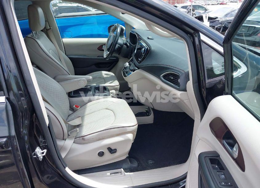 Photo 5 of 2020 Chrysler Pacifica LIMITED (VIN 2C4RC1GG5LR272593)