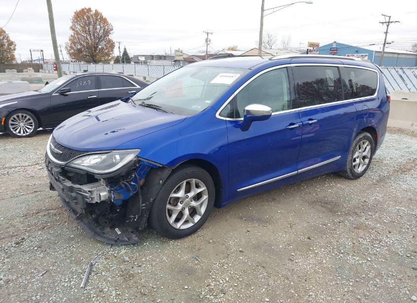 Photo 2 of 2020 Chrysler Pacifica LIMITED (VIN 2C4RC1GG5LR284422)