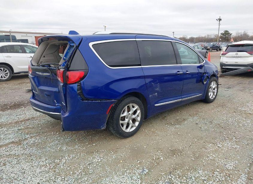 Photo 4 of 2020 Chrysler Pacifica LIMITED (VIN 2C4RC1GG5LR284422)