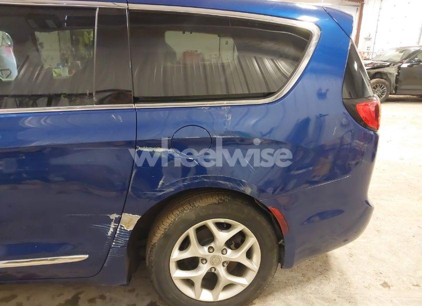 Photo 6 of 2020 Chrysler Pacifica LIMITED (VIN 2C4RC1GG5LR284873)