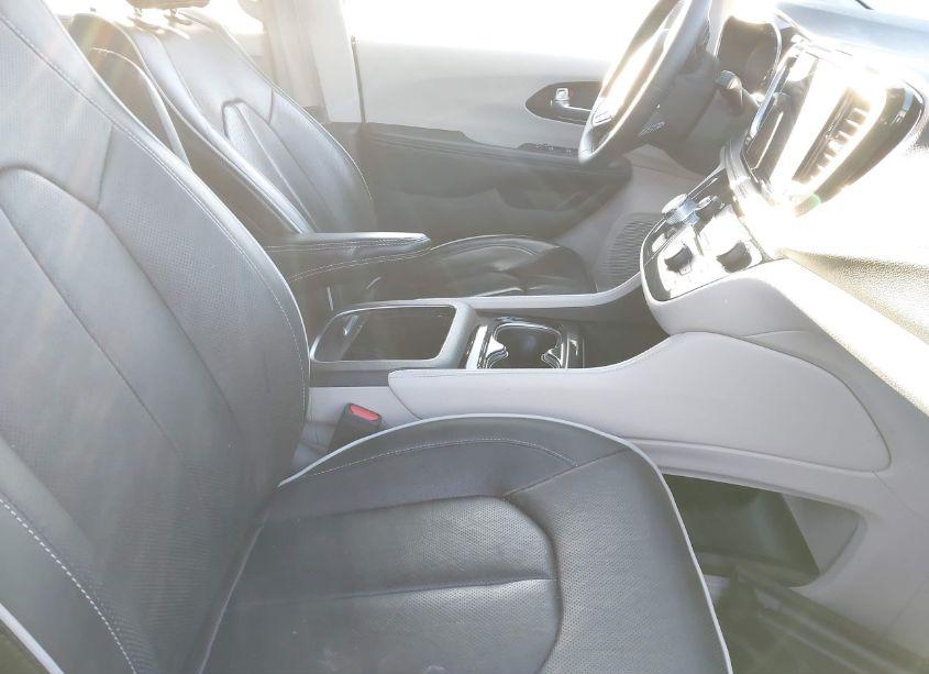 Photo 5 of 2023 Chrysler Pacifica LIMITED (VIN 2C4RC1GG5PR559471)