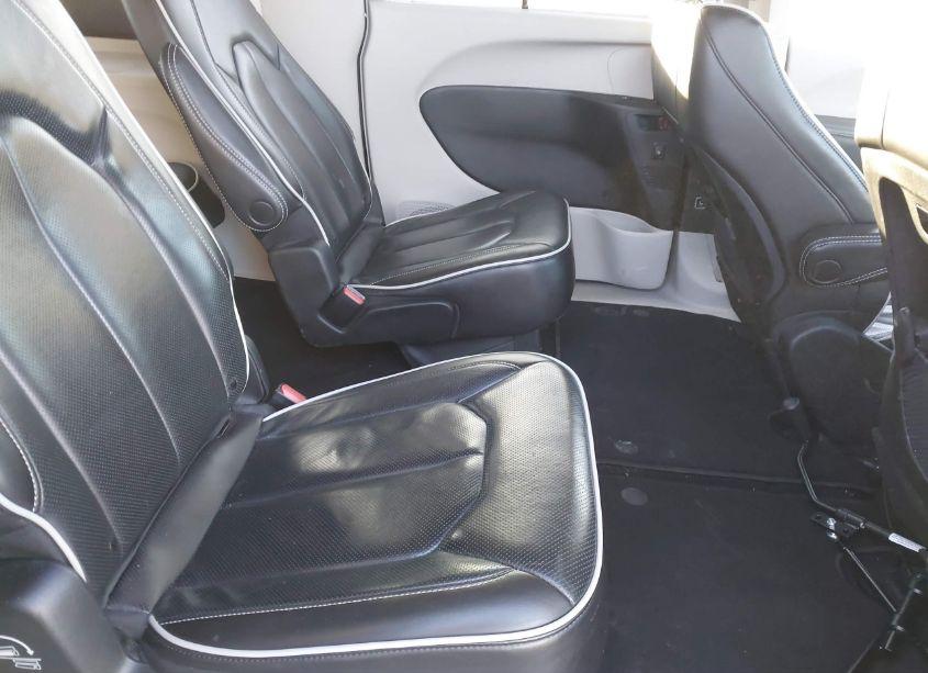 Photo 8 of 2023 Chrysler Pacifica LIMITED (VIN 2C4RC1GG5PR559471)