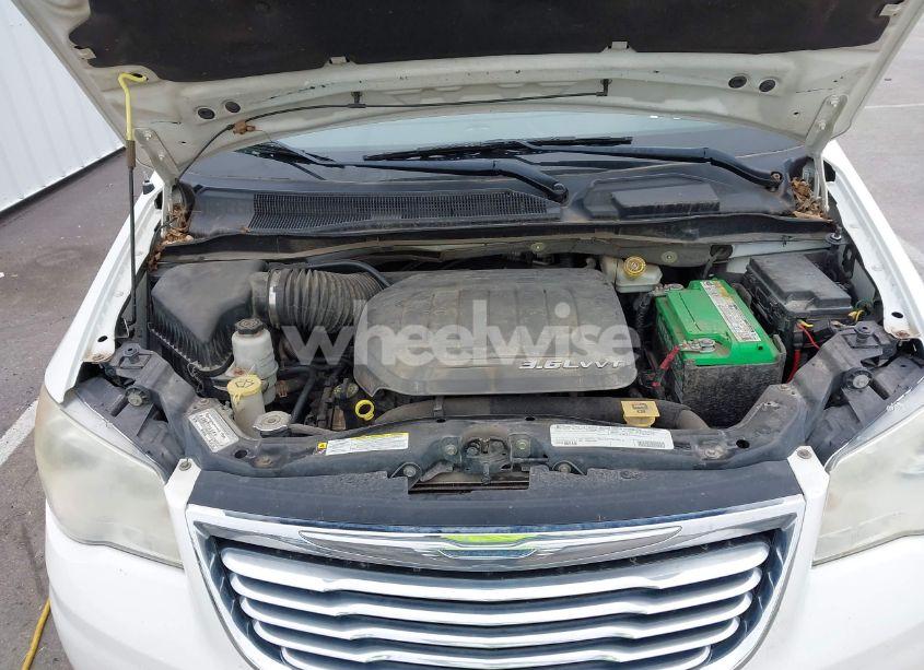 Photo 10 of 2012 Chrysler Town & COUNTRY LIMITED (VIN 2C4RC1GG6CR134349)