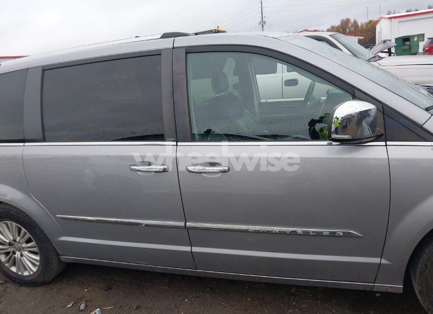Photo 14 of 2013 Chrysler Town & COUNTRY LIMITED (VIN 2C4RC1GG6DR737741)