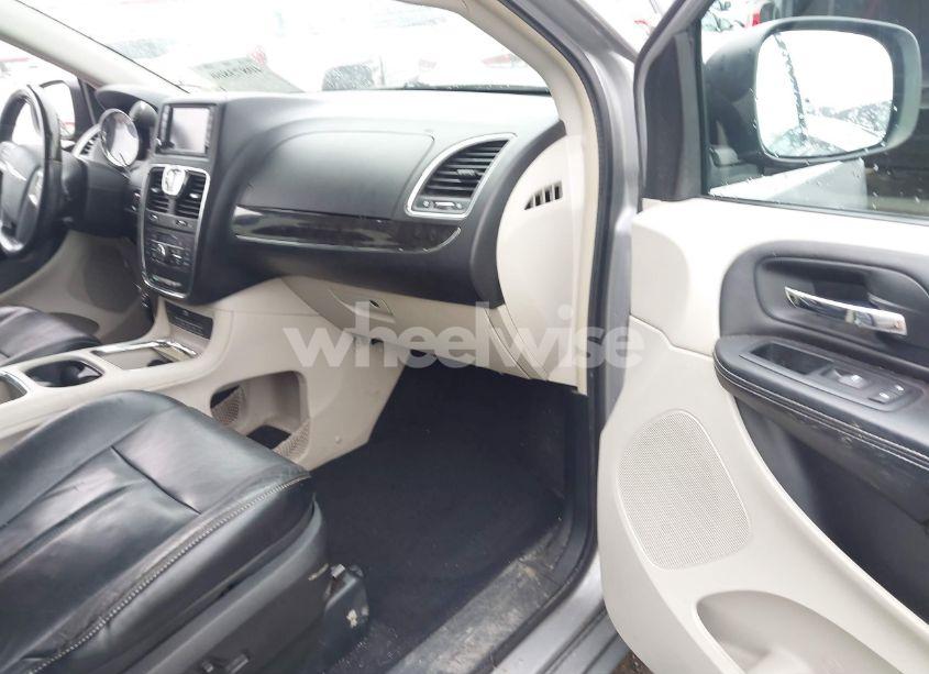 Photo 5 of 2013 Chrysler Town & COUNTRY LIMITED (VIN 2C4RC1GG6DR737741)