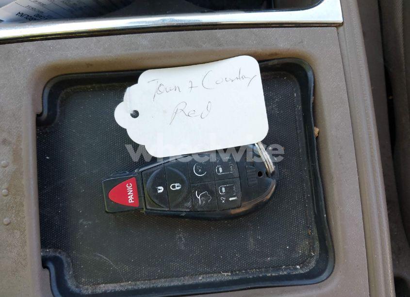 Photo 11 of 2014 Chrysler Town & COUNTRY LIMITED (VIN 2C4RC1GG6ER303840)