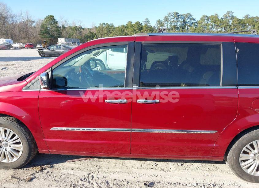 Photo 14 of 2014 Chrysler Town & COUNTRY LIMITED (VIN 2C4RC1GG6ER303840)