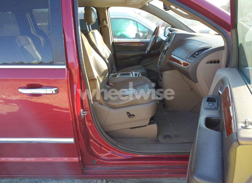 Photo 5 of 2014 Chrysler Town & COUNTRY LIMITED (VIN 2C4RC1GG6ER303840)