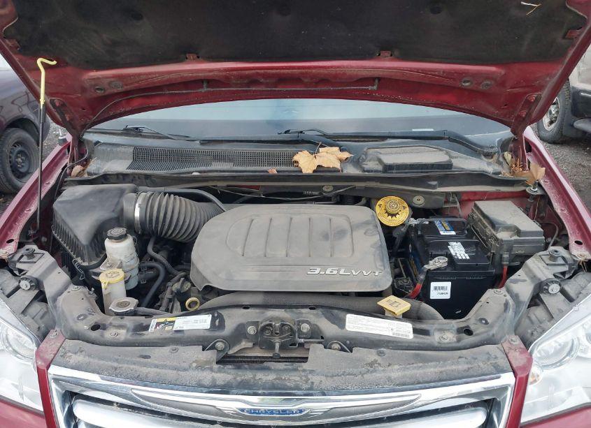 Photo 10 of 2015 Chrysler Town & COUNTRY LIMITED PLATINUM (VIN 2C4RC1GG6FR711269)