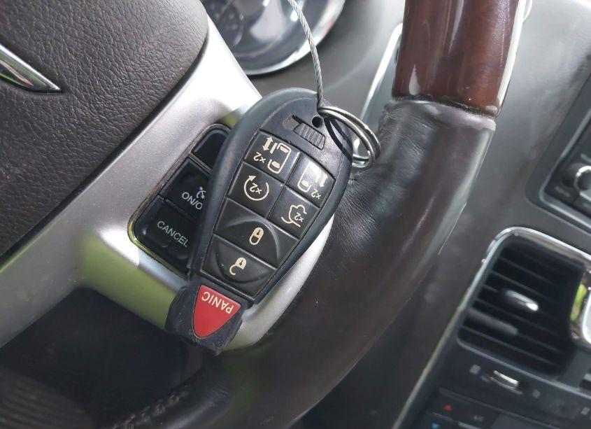 Photo 11 of 2015 Chrysler Town & COUNTRY LIMITED PLATINUM (VIN 2C4RC1GG6FR711269)