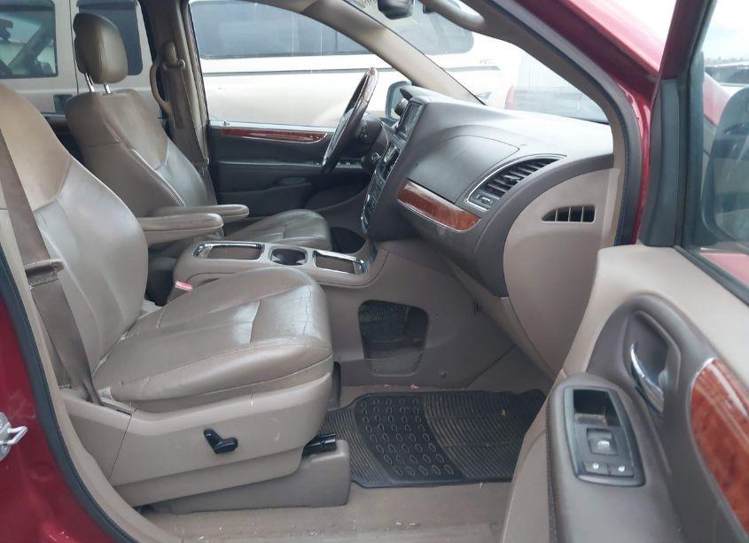 Photo 5 of 2015 Chrysler Town & COUNTRY LIMITED PLATINUM (VIN 2C4RC1GG6FR711269)