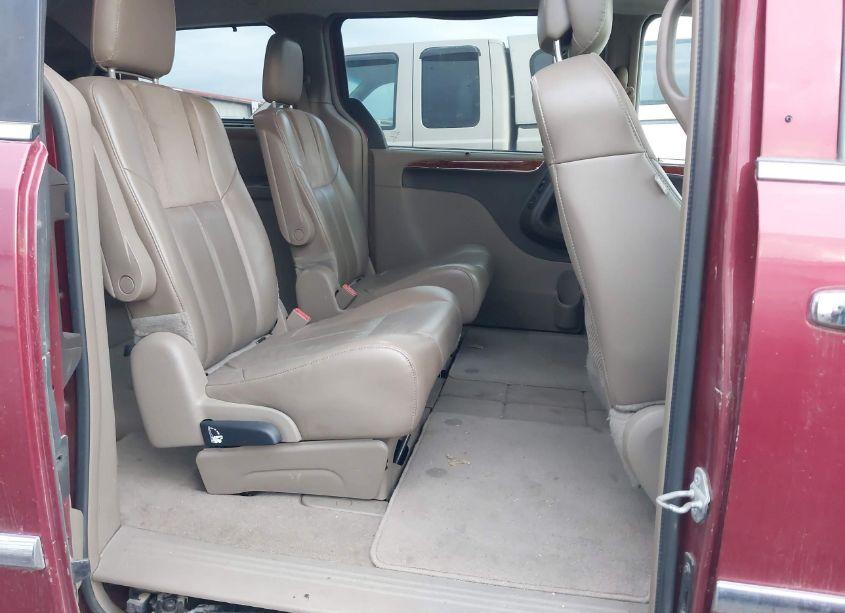 Photo 8 of 2015 Chrysler Town & COUNTRY LIMITED PLATINUM (VIN 2C4RC1GG6FR711269)