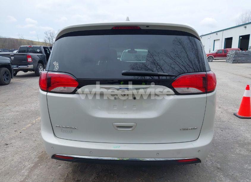 Photo 16 of 2017 Chrysler Pacifica LIMITED (VIN 2C4RC1GG6HR785875)