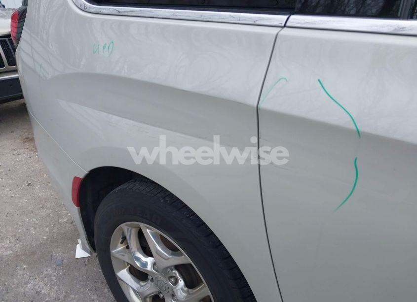 Photo 18 of 2017 Chrysler Pacifica LIMITED (VIN 2C4RC1GG6HR785875)