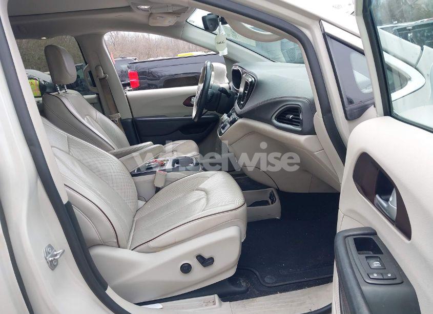 Photo 5 of 2017 Chrysler Pacifica LIMITED (VIN 2C4RC1GG6HR785875)