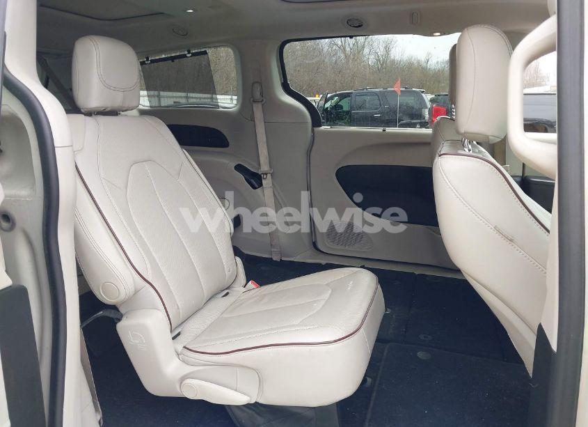 Photo 8 of 2017 Chrysler Pacifica LIMITED (VIN 2C4RC1GG6HR785875)