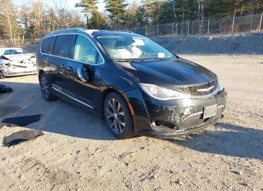 2018 Chrysler Pacifica LIMITED (VIN 2C4RC1GG6JR109206) main photo