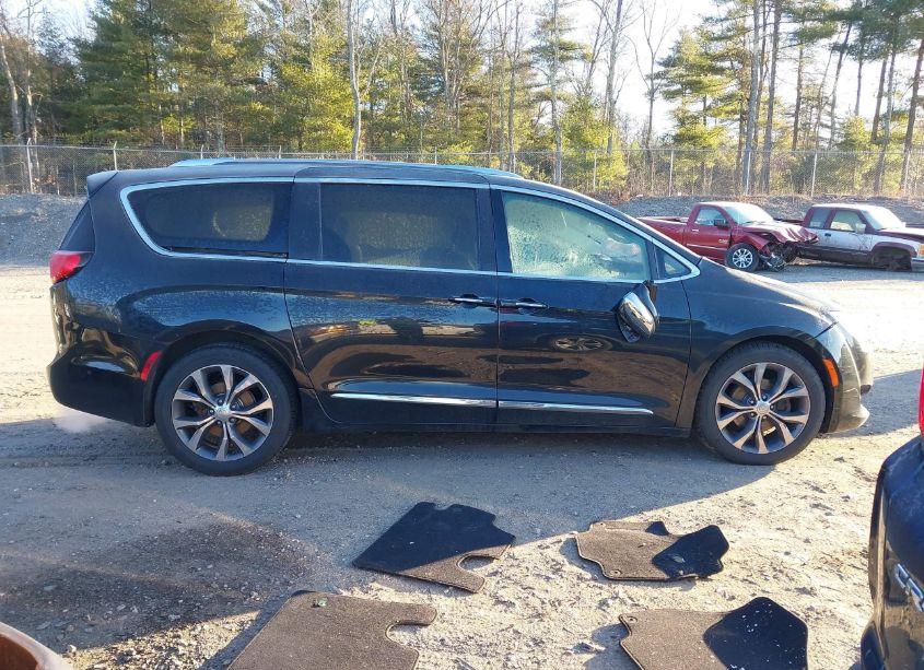 Photo 14 of 2018 Chrysler Pacifica LIMITED (VIN 2C4RC1GG6JR109206)