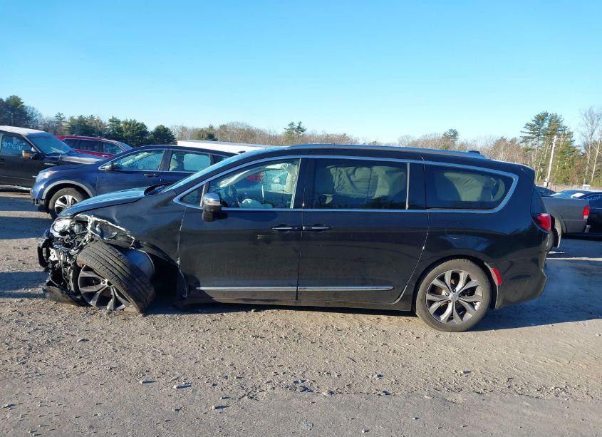 Photo 15 of 2018 Chrysler Pacifica LIMITED (VIN 2C4RC1GG6JR109206)