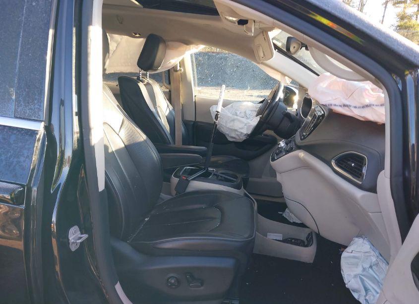 Photo 5 of 2018 Chrysler Pacifica LIMITED (VIN 2C4RC1GG6JR109206)