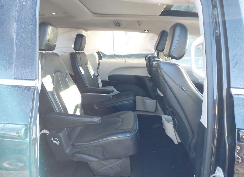 Photo 8 of 2018 Chrysler Pacifica LIMITED (VIN 2C4RC1GG6JR109206)