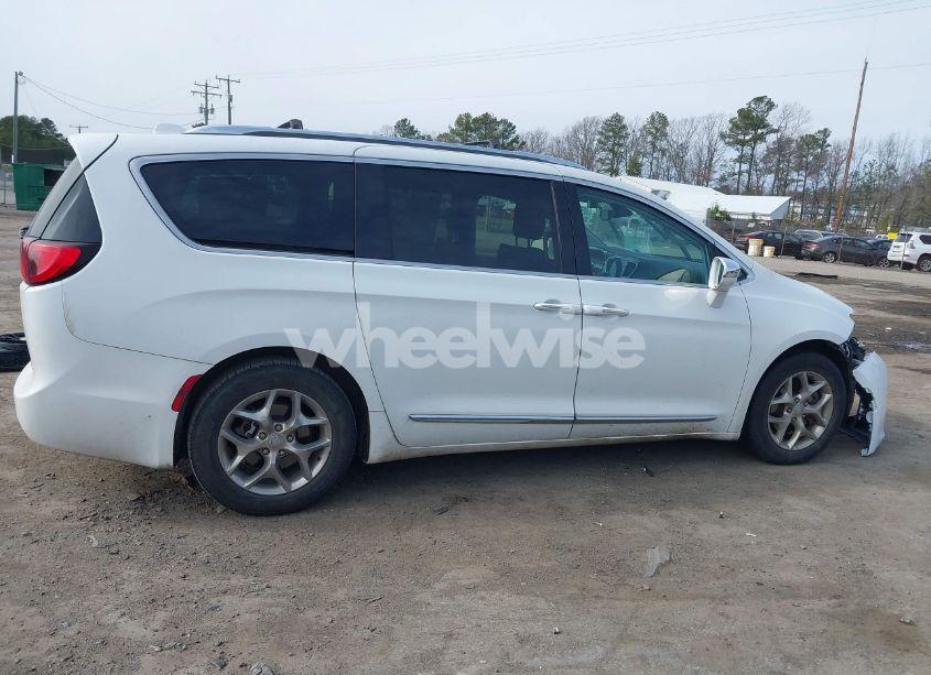Photo 14 of 2018 Chrysler Pacifica LIMITED (VIN 2C4RC1GG6JR269098)