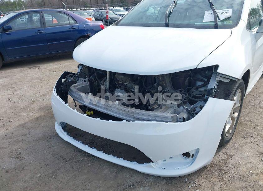 Photo 6 of 2018 Chrysler Pacifica LIMITED (VIN 2C4RC1GG6JR269098)