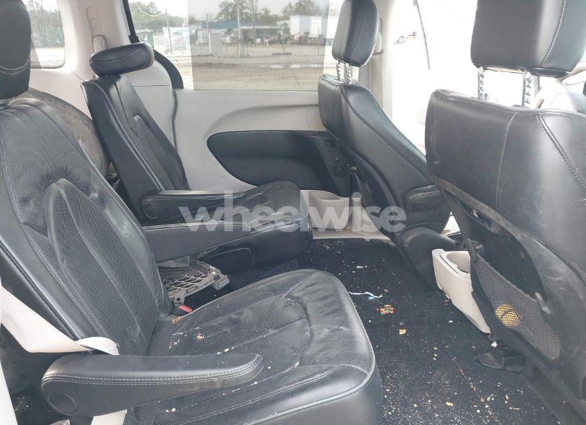 Photo 8 of 2018 Chrysler Pacifica LIMITED (VIN 2C4RC1GG6JR269098)