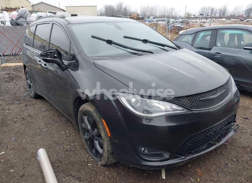 2018 Chrysler Pacifica LIMITED (VIN 2C4RC1GG6JR351865) main photo