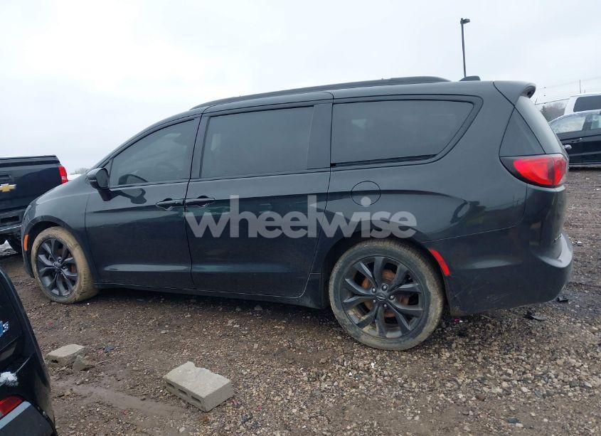 Photo 14 of 2018 Chrysler Pacifica LIMITED (VIN 2C4RC1GG6JR351865)
