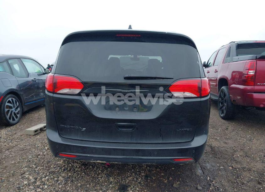 Photo 16 of 2018 Chrysler Pacifica LIMITED (VIN 2C4RC1GG6JR351865)