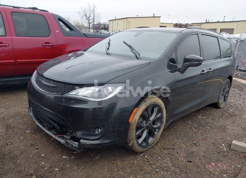 Photo 2 of 2018 Chrysler Pacifica LIMITED (VIN 2C4RC1GG6JR351865)