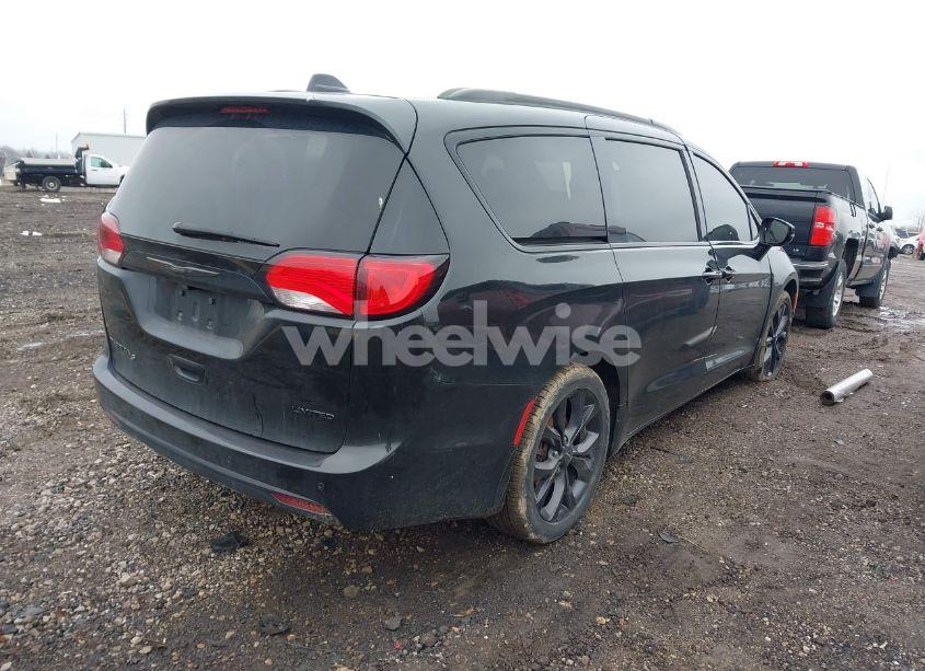 Photo 4 of 2018 Chrysler Pacifica LIMITED (VIN 2C4RC1GG6JR351865)