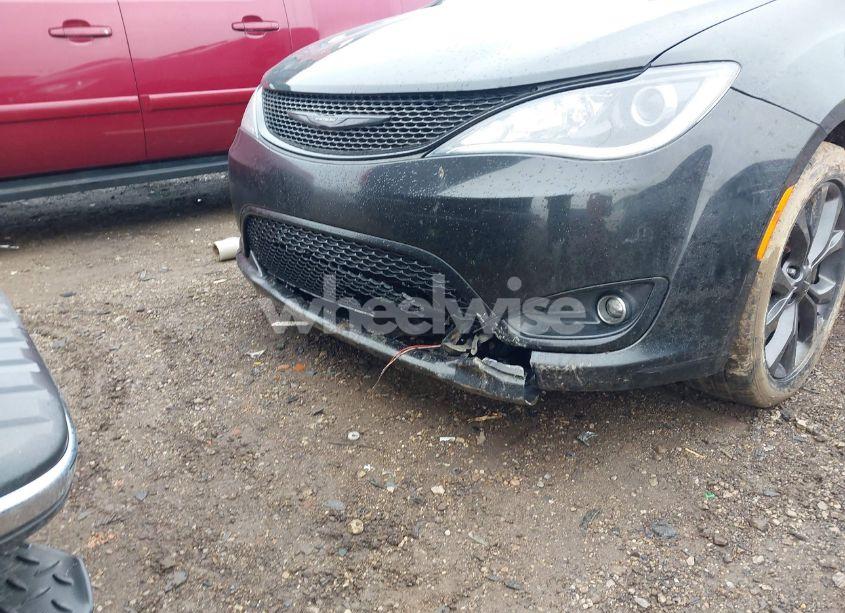 Photo 6 of 2018 Chrysler Pacifica LIMITED (VIN 2C4RC1GG6JR351865)