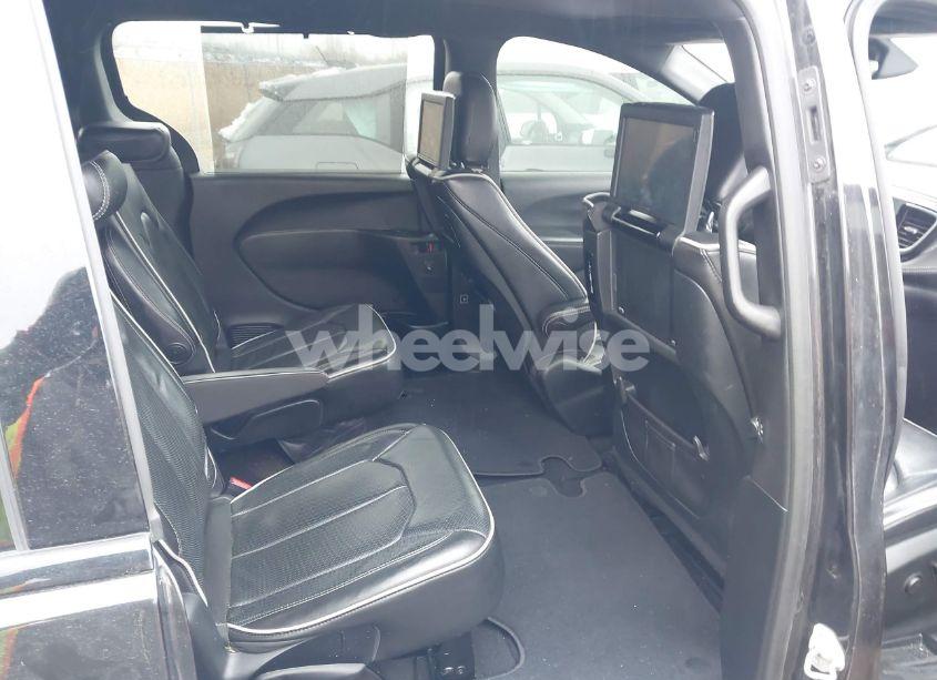 Photo 8 of 2018 Chrysler Pacifica LIMITED (VIN 2C4RC1GG6JR351865)