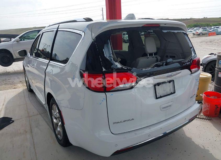 Photo 3 of 2019 Chrysler Pacifica LIMITED (VIN 2C4RC1GG6KR552067)