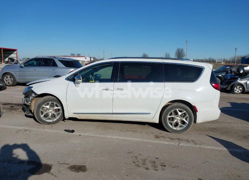 Photo 15 of 2019 Chrysler Pacifica LIMITED (VIN 2C4RC1GG6KR730513)